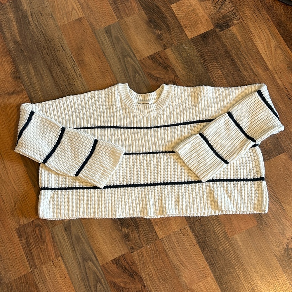 Moon & Madison - Cropped - Striped - Navy - White - Sweater - M